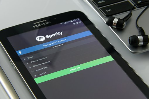 Why Smartphone Users Are Leaving Spotify And Transferred to Apple Music
